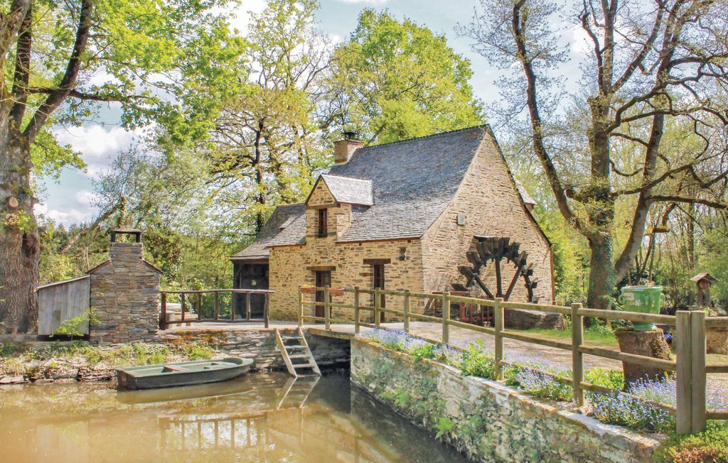 Ancien moulin au bord de la rivière, La Gacilly - Photo 1