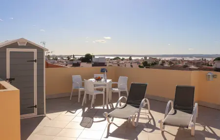 Appartement 2 chambres à Torrevieja, piscine partagée et vue campagne : photo 4
