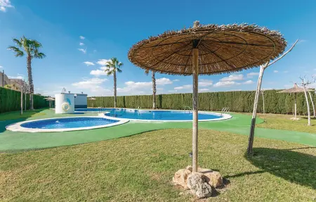 Appartement 2 chambres à Torrevieja, piscine partagée et vue campagne : photo 7
