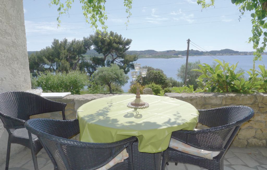 Appartement vue étang de Berre avec piscine à Istres - Photo 8