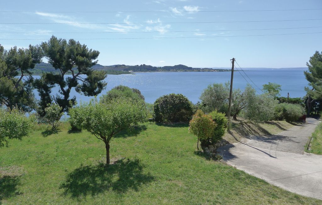 Appartement vue étang de Berre avec piscine à Istres - Photo 11