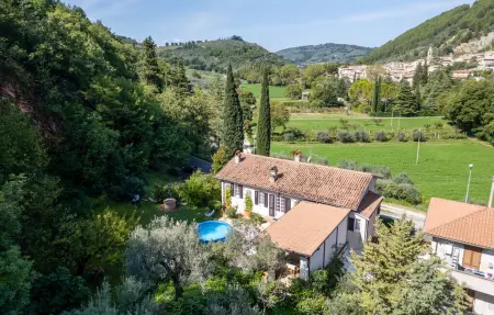 Maison Belfiore : pierre et campagne à 5 km de Foligno