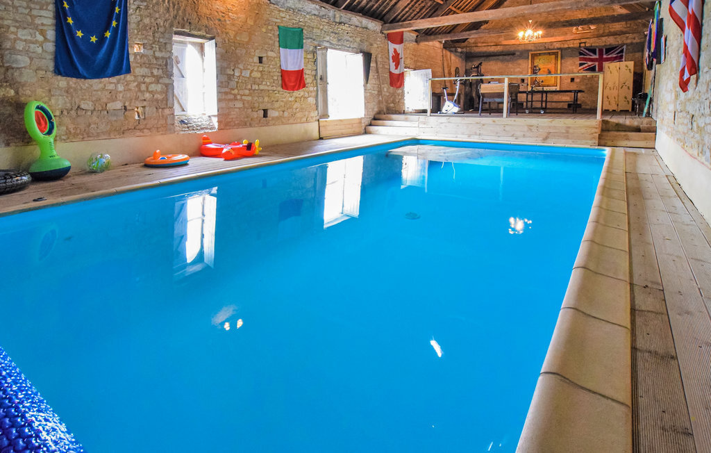 Ferme du 18e siècle avec piscine couverte à St. Germain du Pert - Photo 1