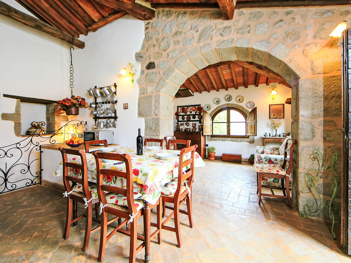 Podere dei Venti, gîte 12 pers. avec piscine à Castel del Piano - Photo 11
