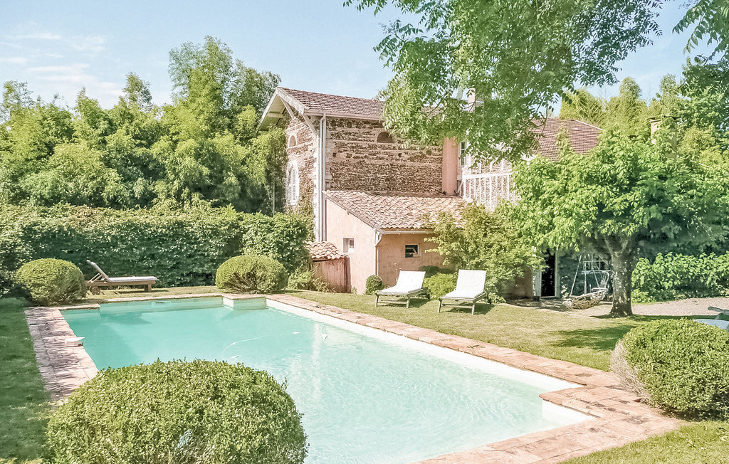 Maison 19ème siècle avec piscine et parc 5000 m² - Photo 1