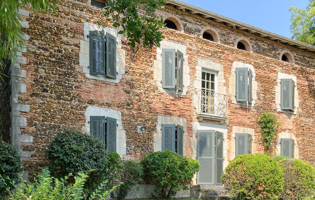 Maison 19ème siècle avec piscine et parc 5000 m² - Photo 2