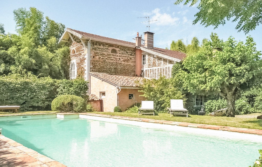 Maison 19ème siècle avec piscine et parc 5000 m² - Photo 10