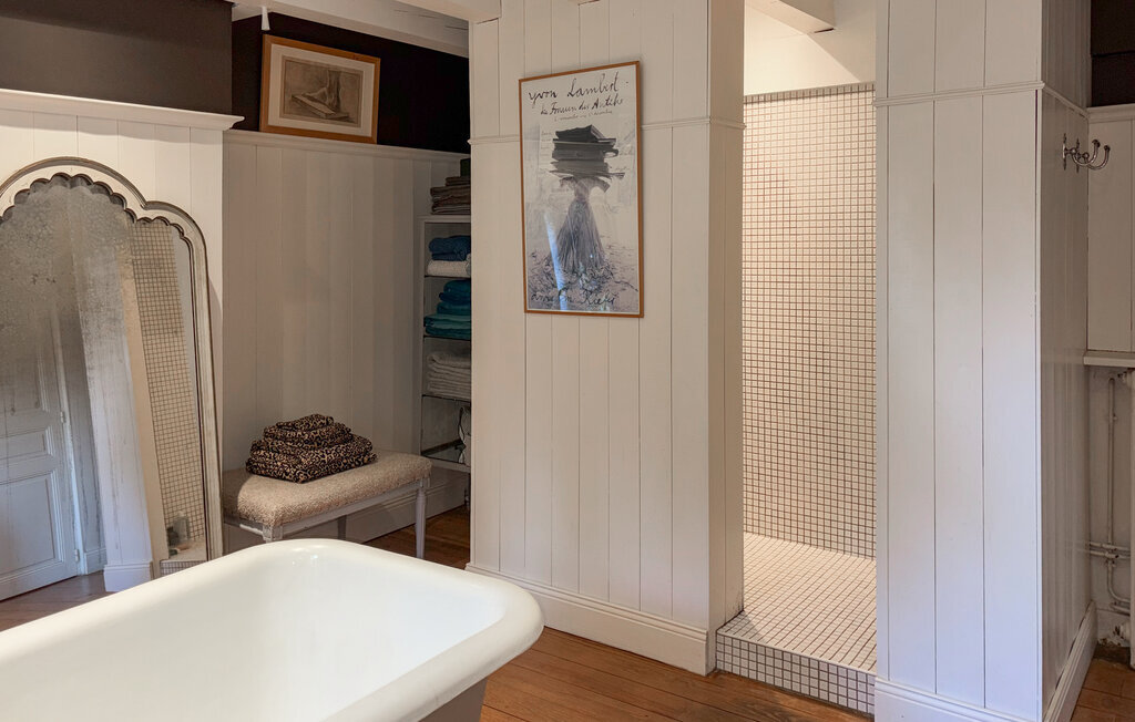 Maison 19ème siècle avec piscine et parc 5000 m² - Photo 24