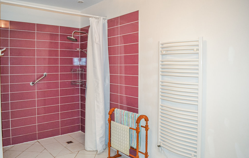 Maison avec piscine privée à Gabillou, accessible PMR - Photo 17