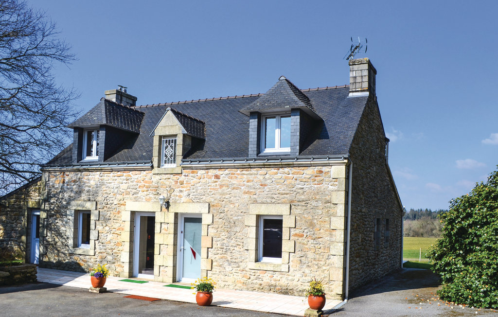 Maison en pierre 6 personnes avec grand jardin à Meslan - Photo 1