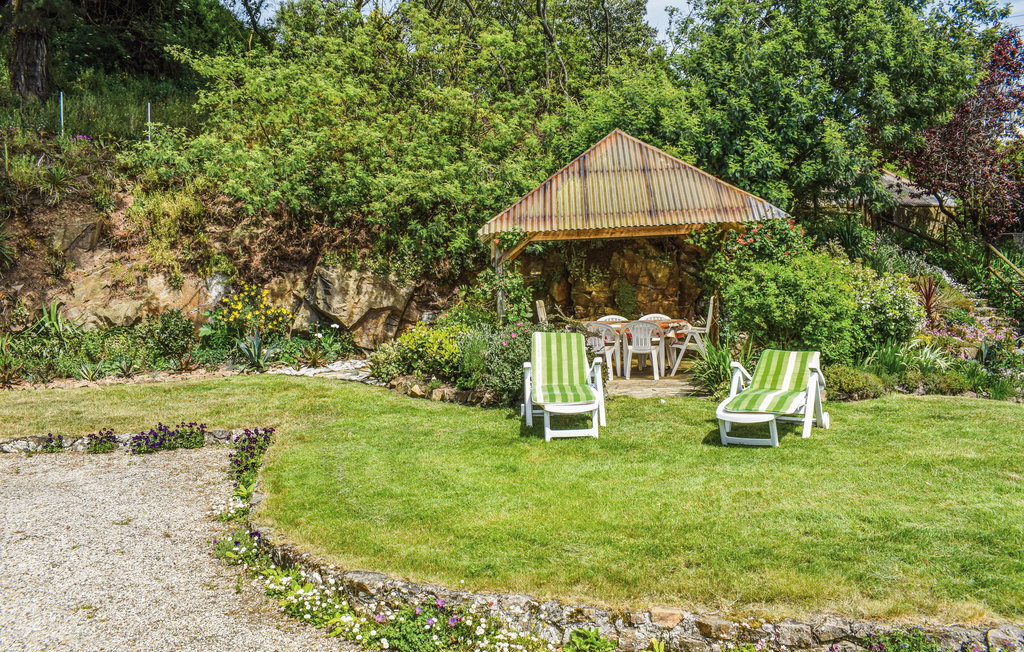 Maison de pierre du siècle dernier à Plouguiel - Photo 4