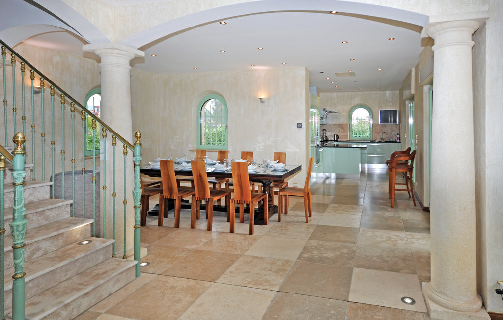 Villa d'architecte avec piscine privée à Saint-Raphaël - Photo 3