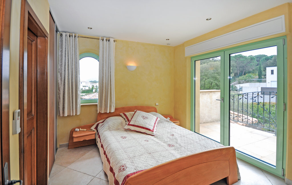 Villa d'architecte avec piscine privée à Saint-Raphaël - Photo 25