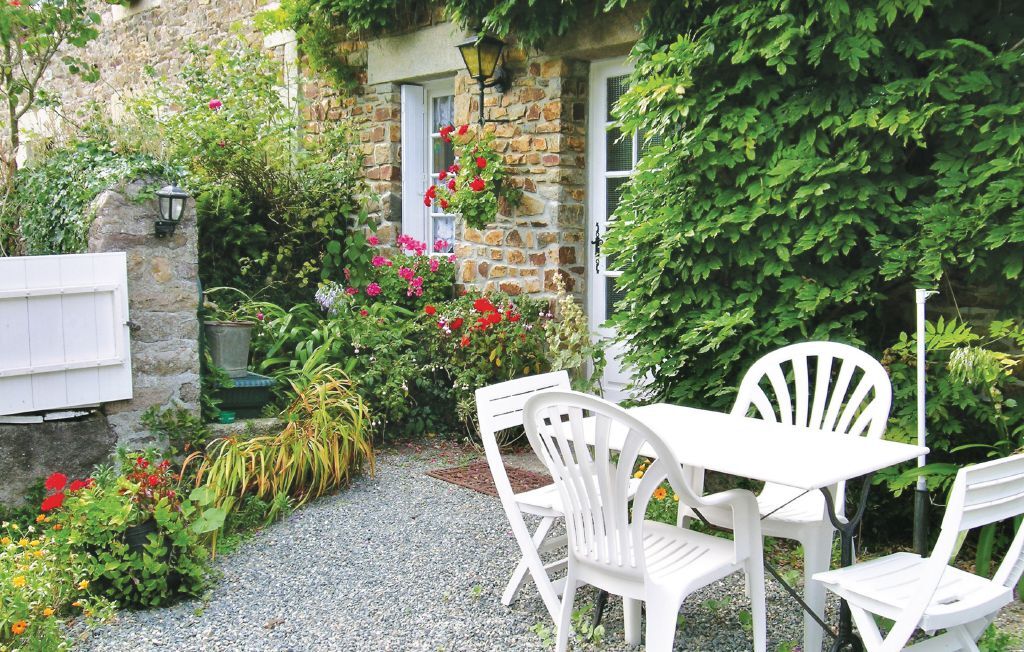 Maison mitoyenne Plouha, 5 km de la plage - Photo 1