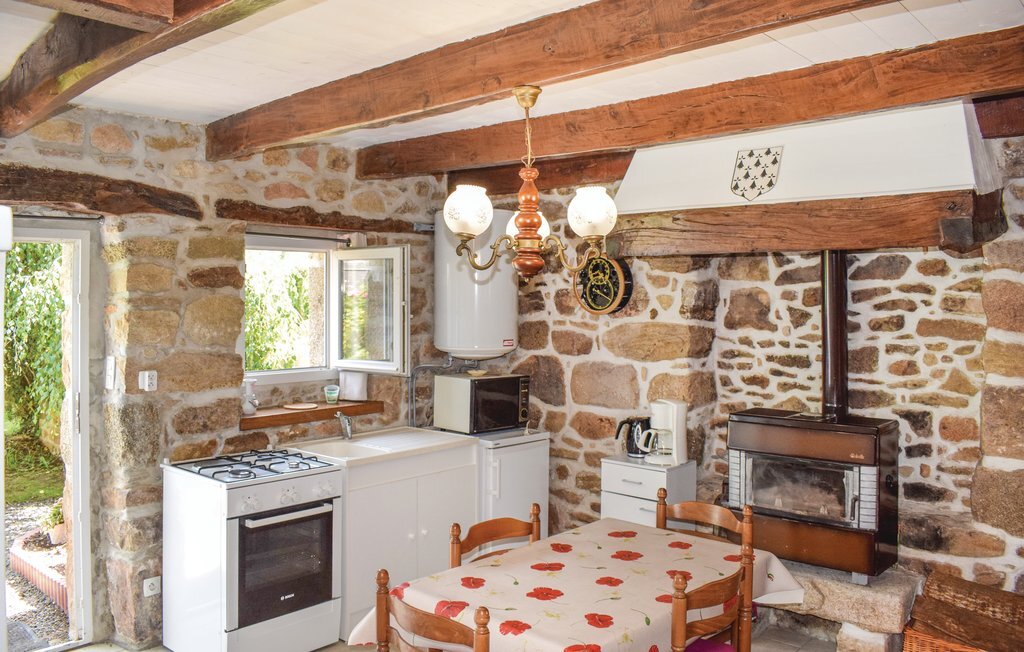 Petite maison en pierre à Louargat, poêle à bois - Photo 3