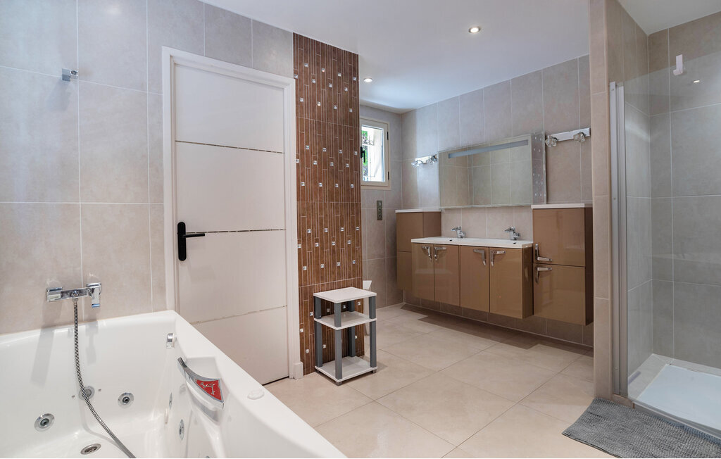 Villa 5 chambres piscine débordement, vue baie Saint-Tropez - Photo 22