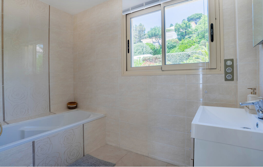 Villa 5 chambres piscine débordement, vue baie Saint-Tropez - Photo 23