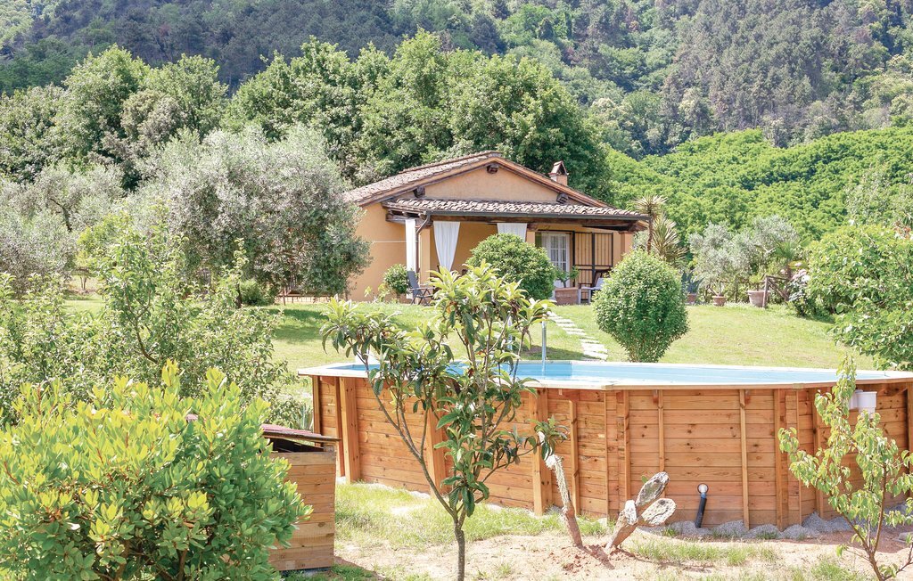 Maison Polla à Montuolo : piscine privée et prairie verdoyante - Photo 1