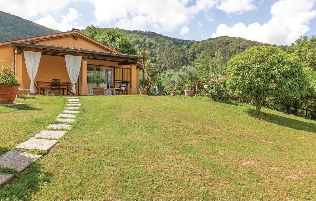 Maison Polla à Montuolo : piscine privée et prairie verdoyante - Photo 9