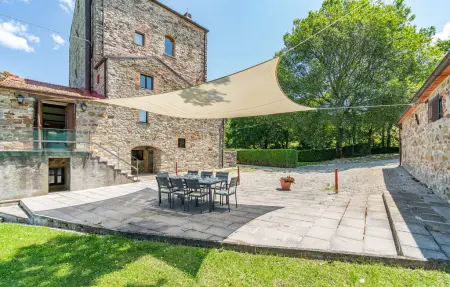 Ca' del Ducci, tour médiévale avec piscine : photo 2