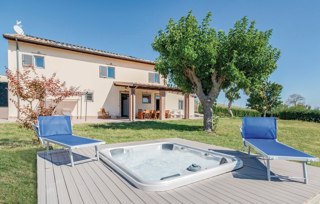 Maison Aurora : 2 appartements, jacuzzi et jardin à Mondavio - Photo 1