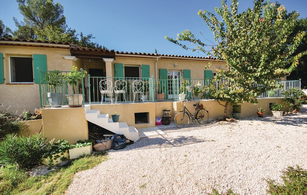 Maison de plain-pied avec piscine à Sainte-Anastasie - Photo 1