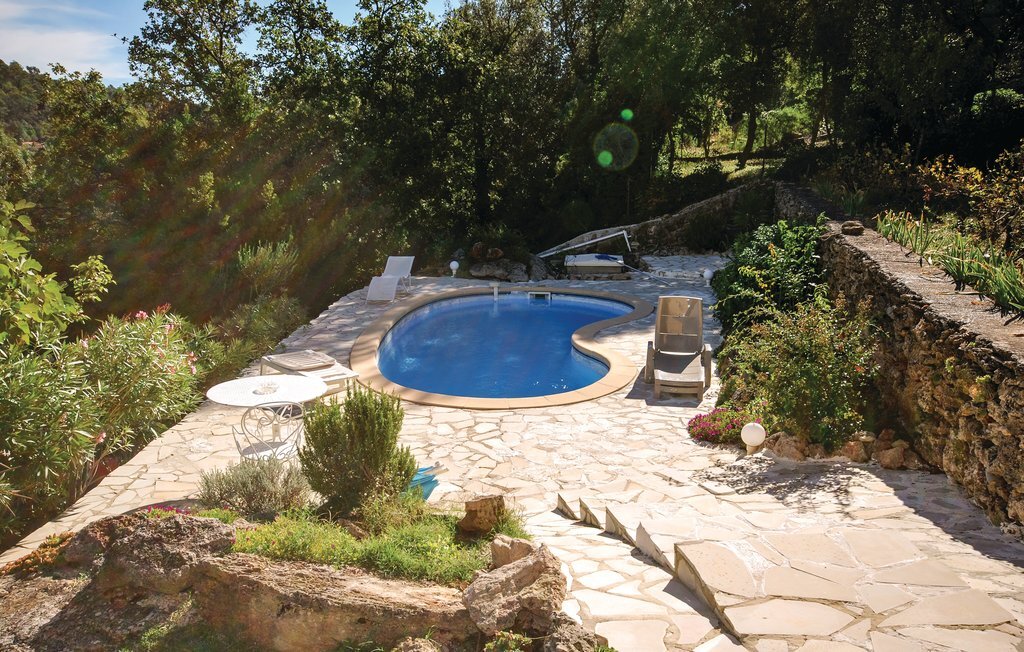 Maison de plain-pied avec piscine à Sainte-Anastasie - Photo 4