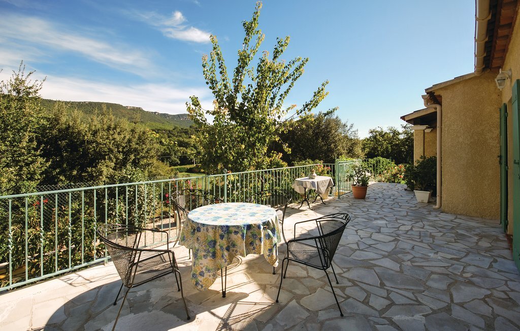 Maison de plain-pied avec piscine à Sainte-Anastasie - Photo 6