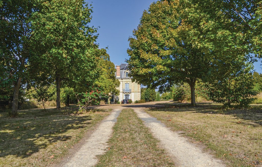 Château XIXe siècle avec piscine à Mouterre-Silly - Photo 8