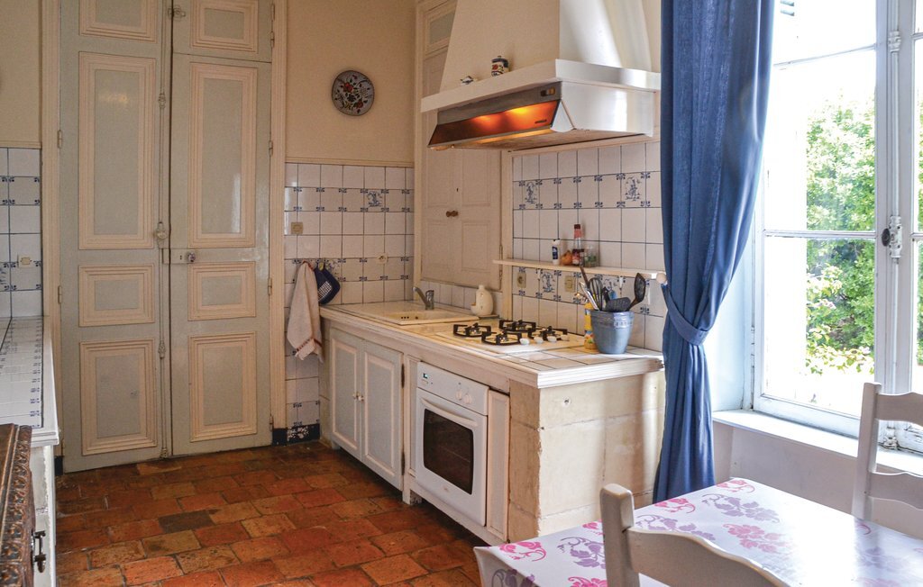 Château XIXe siècle avec piscine à Mouterre-Silly - Photo 13