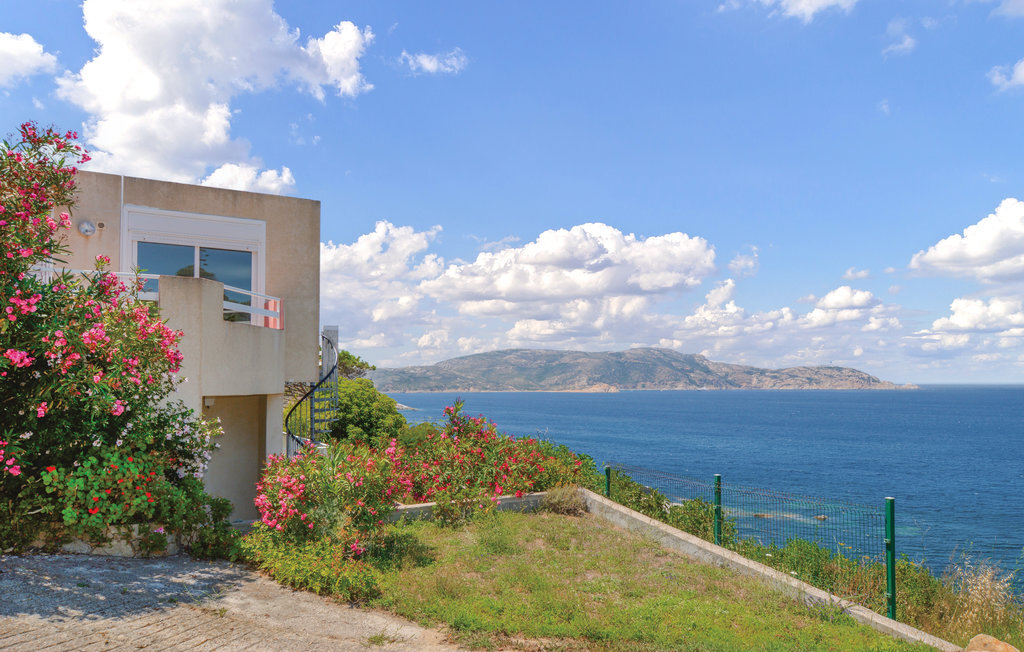 Maison méditerranéenne à Calvi avec vue sur le phare - Photo 1