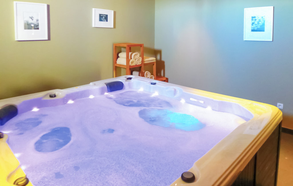 Mas en pierre avec piscine et jacuzzi à Saint-Gilles - Photo 7