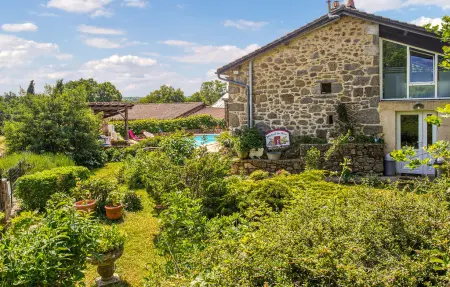 Maison 30 hectares avec piscine privée à Augignac : photo 12