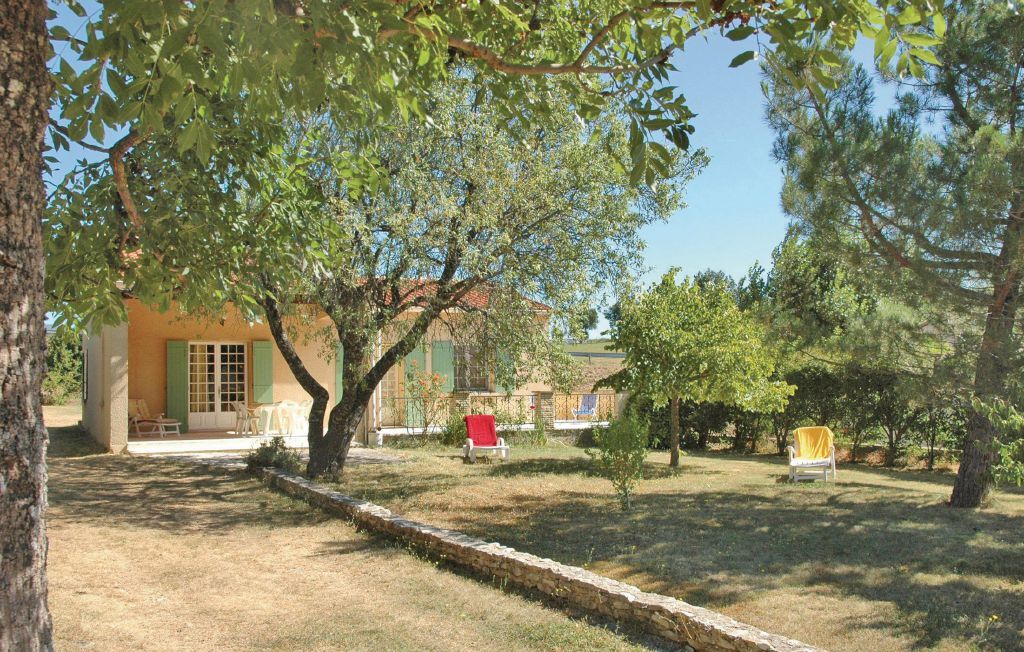 Maison 2 chambres à Saint-Trinit, 1000 m² de jardin - Photo 10