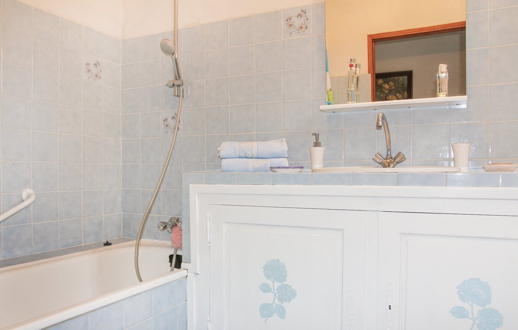 Maison 2 chambres à Saint-Trinit, 1000 m² de jardin - Photo 17