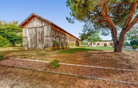 Maison de ferme rénovée avec piscine privée à St Pierre d'Eyraud : photo 8