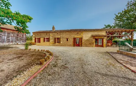 Maison de ferme rénovée avec piscine privée à St Pierre d'Eyraud : photo 12