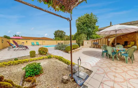 Maison en pierre avec piscine privée à St Pierre d'Eyraud : photo 2
