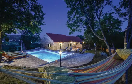 Location maison à Hrvace