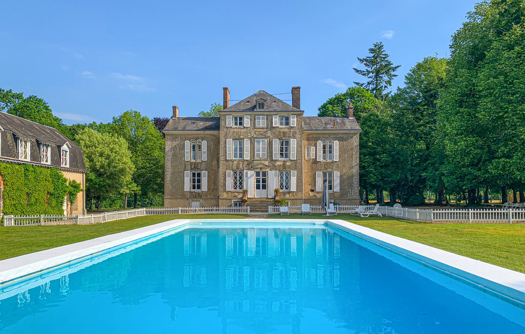 Château avec parc, piscine et lac en Sarthe - Photo 1