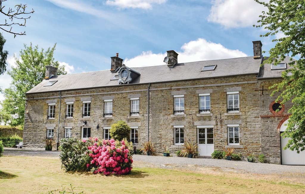 Maison de maître à Vassy, 1 hectare de jardin - Photo 1