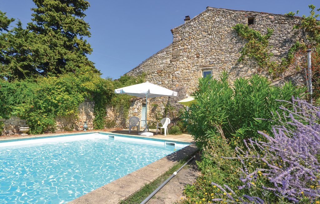 Maison mitoyenne au calme à Valréas, piscine privée - Photo 5