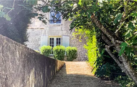 Pigeonnier du 12e siècle à Chinon, vue château : photo 7