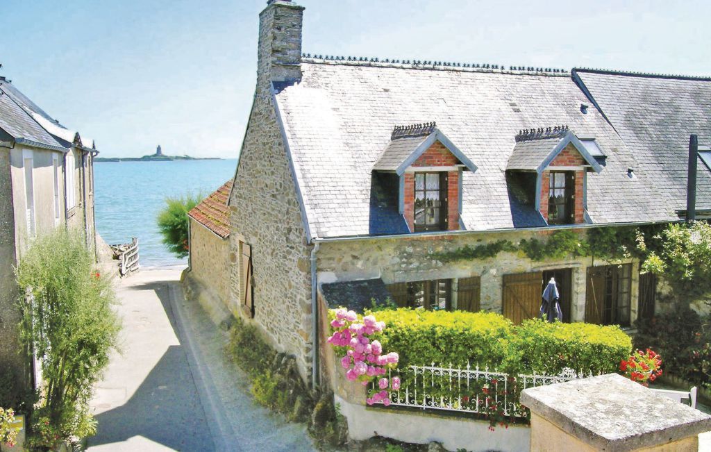 Maison en pierre à Morsalines, 10 m de la plage - Photo 1