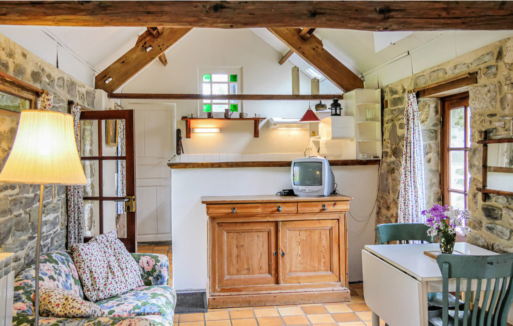 Maison rustique en pierre avec jardin à Quettehou - Photo 2