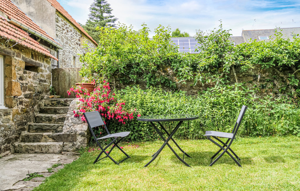 Maison rustique en pierre avec jardin à Quettehou - Photo 6