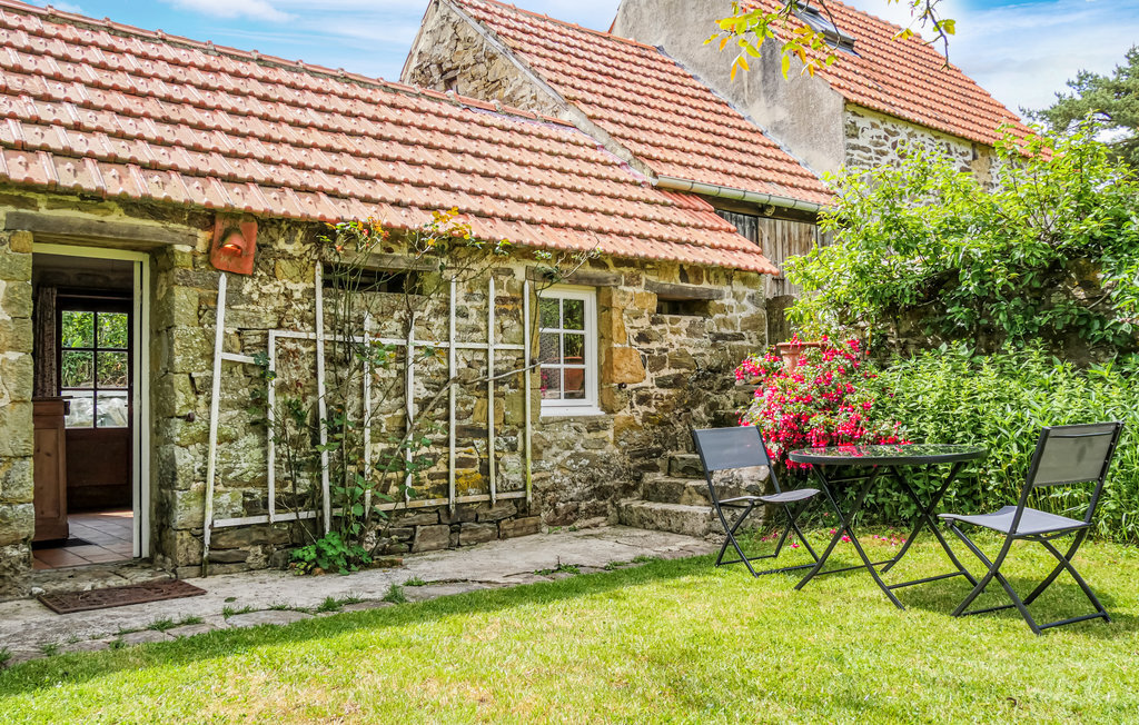 Maison rustique en pierre avec jardin à Quettehou - Photo 7