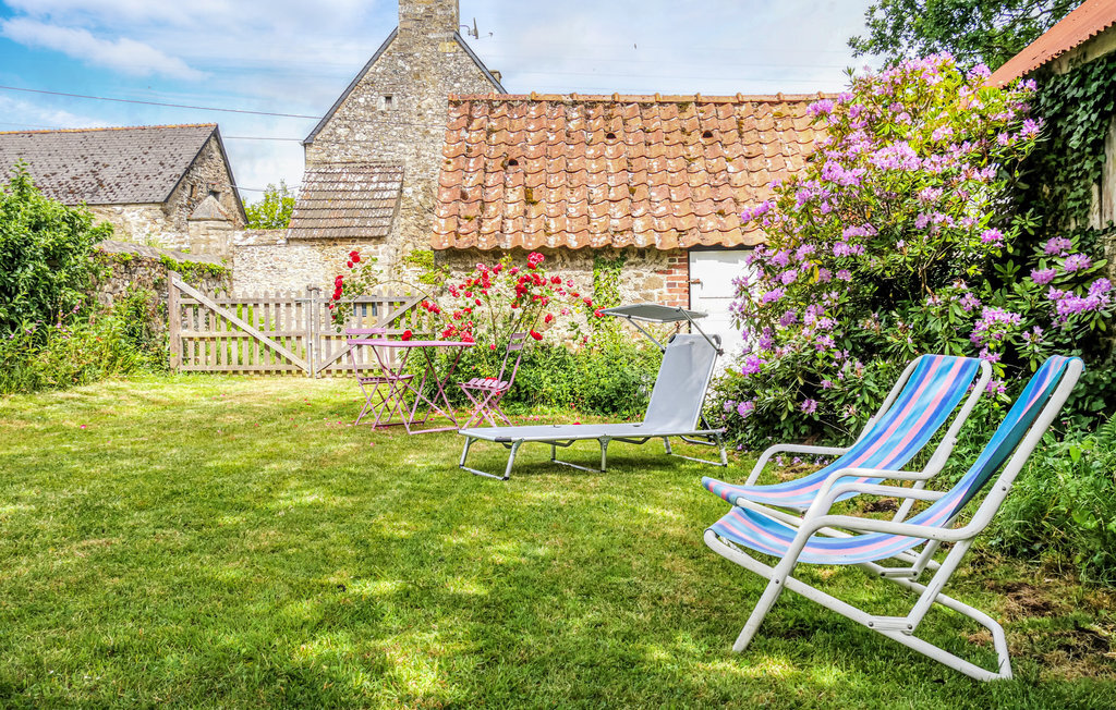 Maison rustique en pierre avec jardin à Quettehou - Photo 8