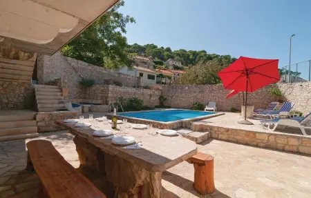 Maison 9 personnes à Pucisca - Photo 1