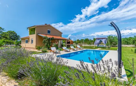 Location maison à Sisan